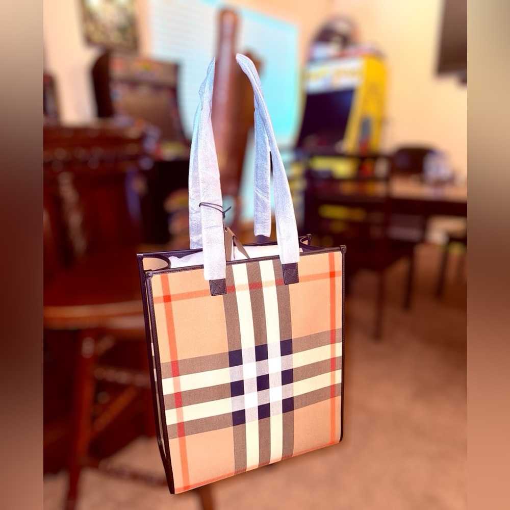 Burberry Tote Bag in Taupe Brown – NWT